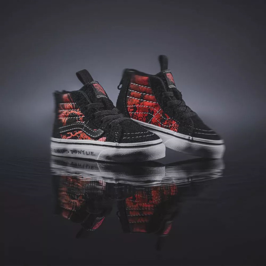 Chaussures Enfant Vans X Stranger Things Sk8-hi Zip (1-4 Ans) Noir-rouge